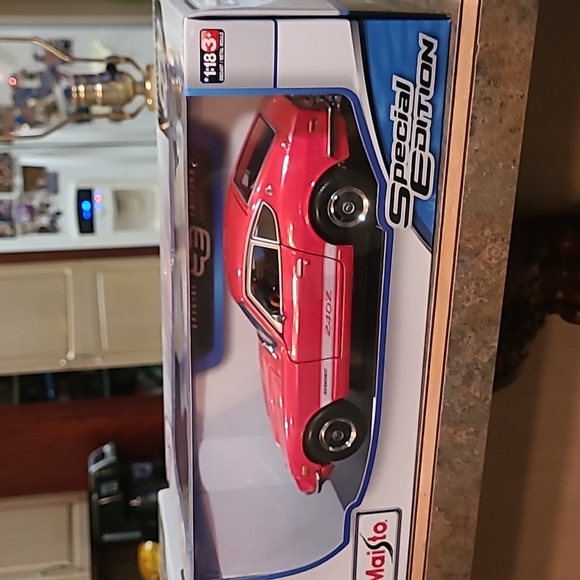 1971 Datsun 240Z maisto Special Edition - Picture 2 of 4